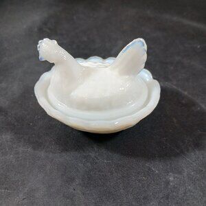 Vintage Westmoreland White Milk Glass Salt Chick Hen on Nest Cellar 2 in